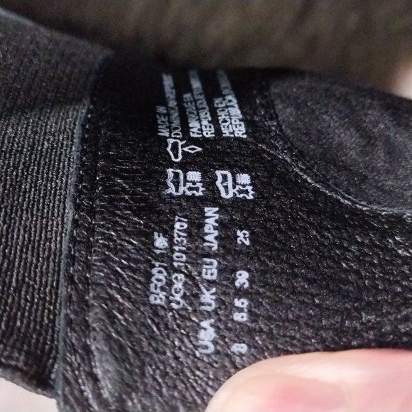 UGG black leather ankle booties with croc print heels. Size 8 - Picture 12 of 14